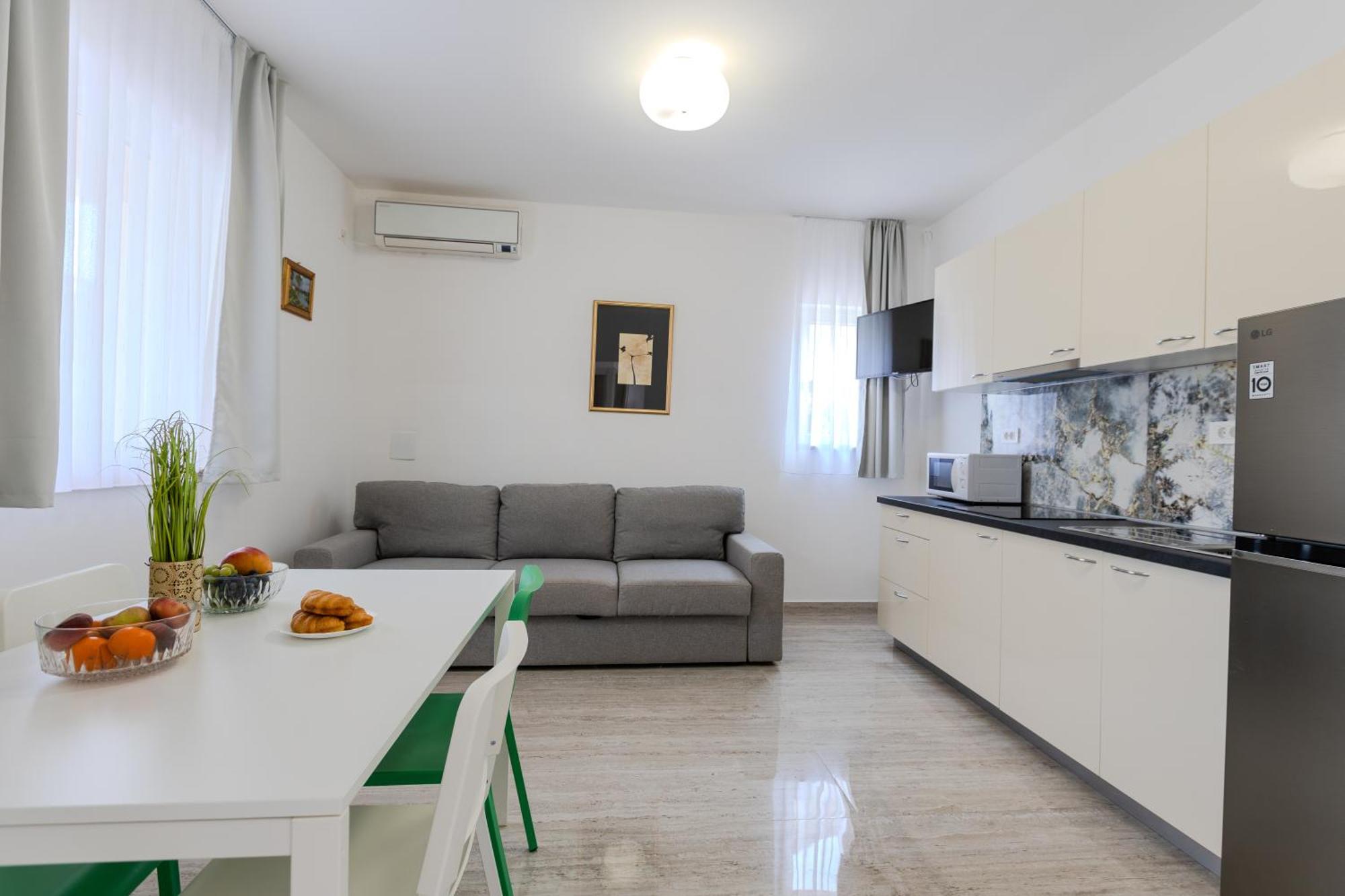 Apartments Lorena Привлака Экстерьер фото