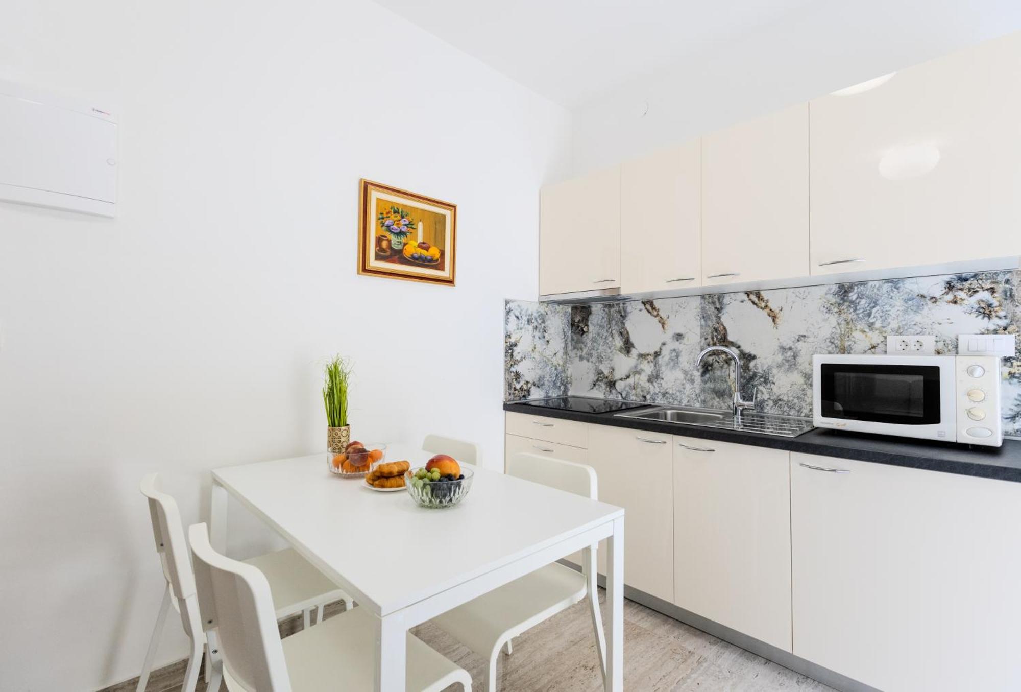 Apartments Lorena Привлака Экстерьер фото